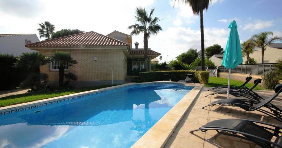 Chalet para 8 personas, con vistas además de piscina y jardín en Delta del Ebro