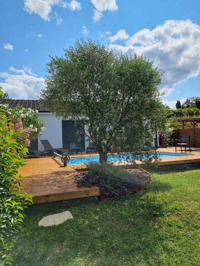 Location de vacances pour 5 personnes, avec piscine ainsi que jardin et vue à Trélissac - 3