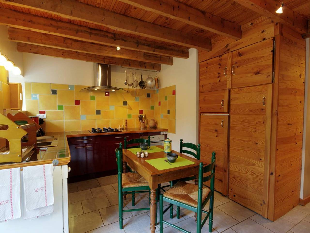 Entire studio, Cozy Countryside Retreat with Spa, Sauna, and Scenic Views in Saint-André-d'Apchon, Roanne region