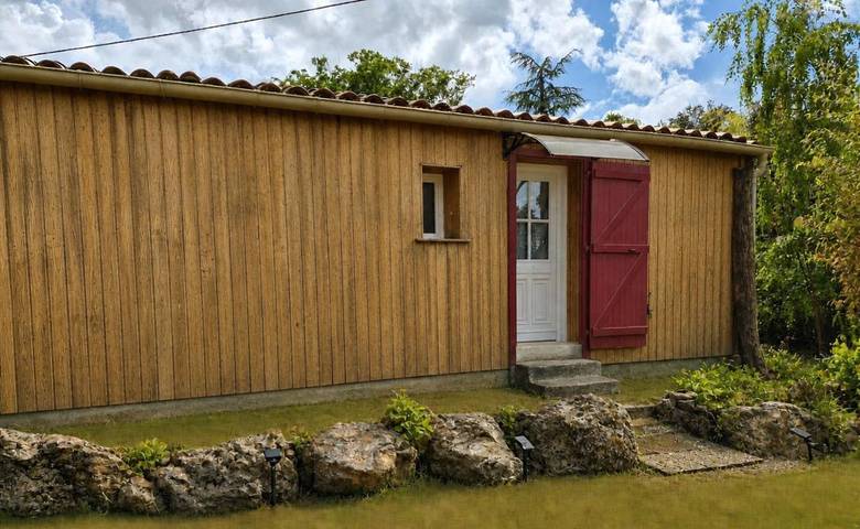 Location de vacances pour 2 personnes, avec piscine ainsi que vue et jardin à Labastide-de-Virac - 2