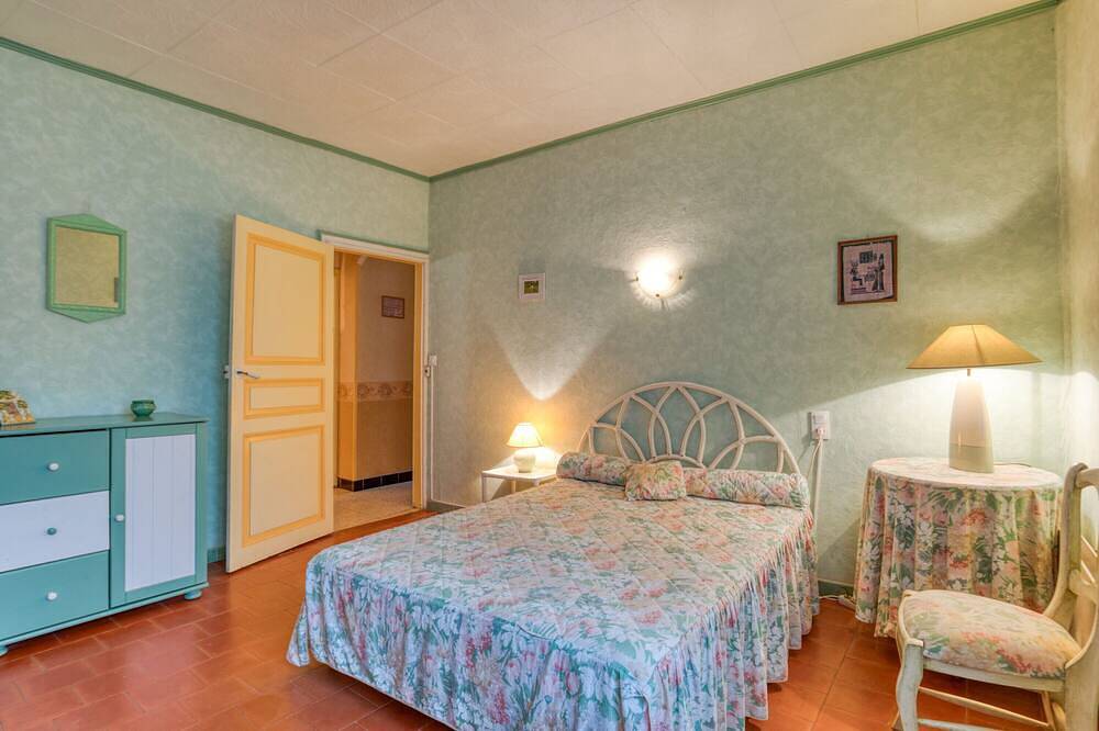 Holiday Home 'Coustouline' with Private Terrace and Private Garden in Lodève region