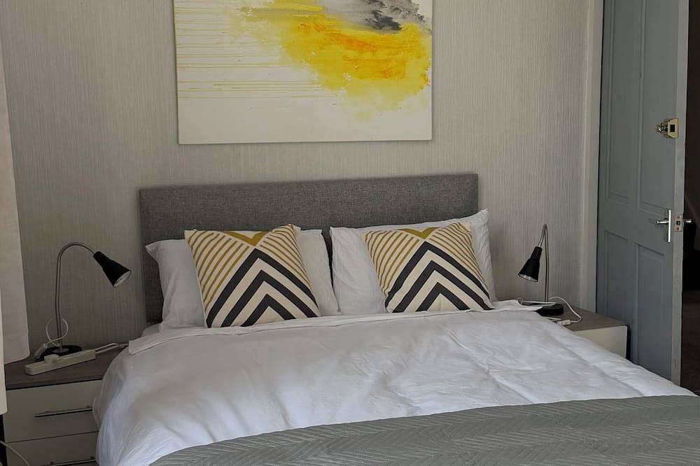 Cute cottage for 8, near city centre, parking, gardens. Newly refurbished. in Edinburgh, Edinburgh und Lothian