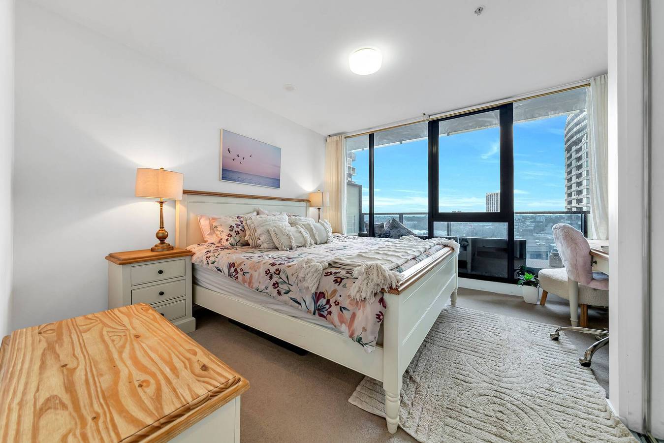 Entire apartment, Luxurious one bedroom apartment with pool in Southbank, Melbourne