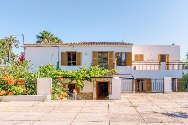 Villa for 12 people, with Yard