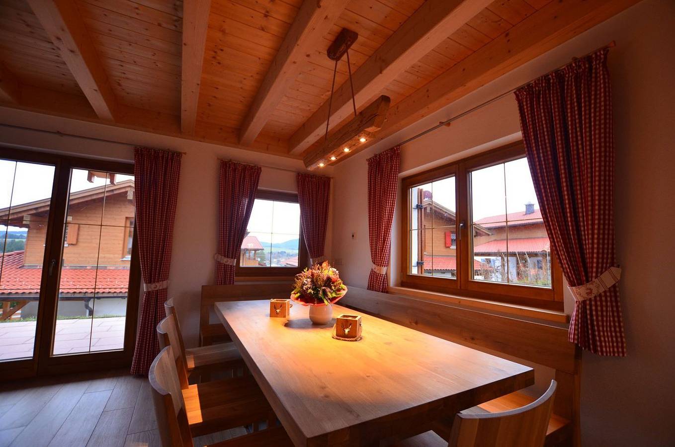 Ferienhaus La Casita: Modernes Haus mit Sauna, Kamin und Seeblick in Lechbruck in Lechbruck am See, Bayerisch Schwaben