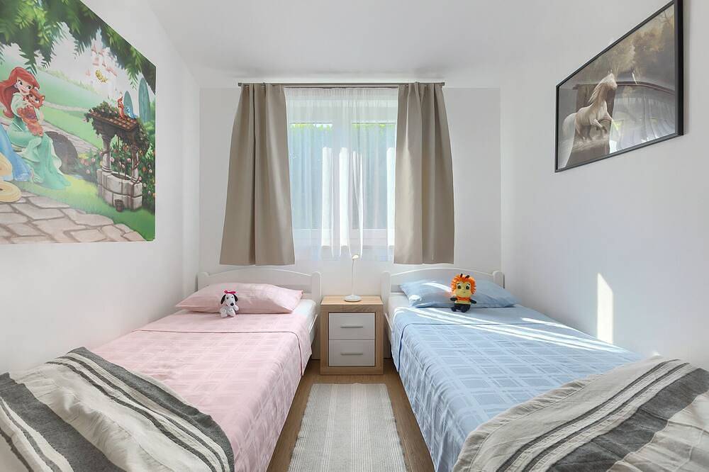 Kuća blizu Pule, grijani bazen, slana voda, jacuzzi, idealno za djecu, Ev punjač in Rogovići, Marčana