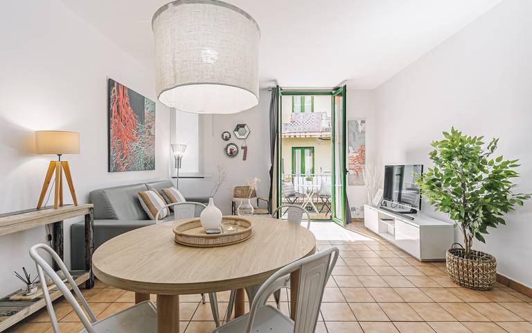 Ganze Wohnung, Ferienwohnung für 4 Personen mit Balkon in Barcelona Zentrum, Barcelona