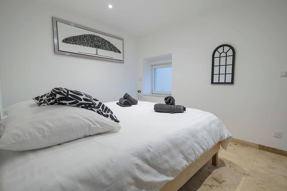 Entire apartment, Flat with double bedroom in Rasteau, Vaucluse