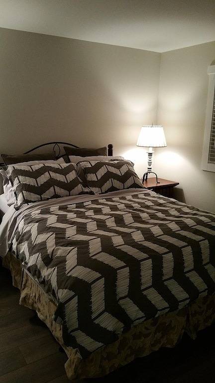 Ganze Wohnung, Brand New Coachouse Spleeps zwei in Nanaimo, Regional District of Nanaimo