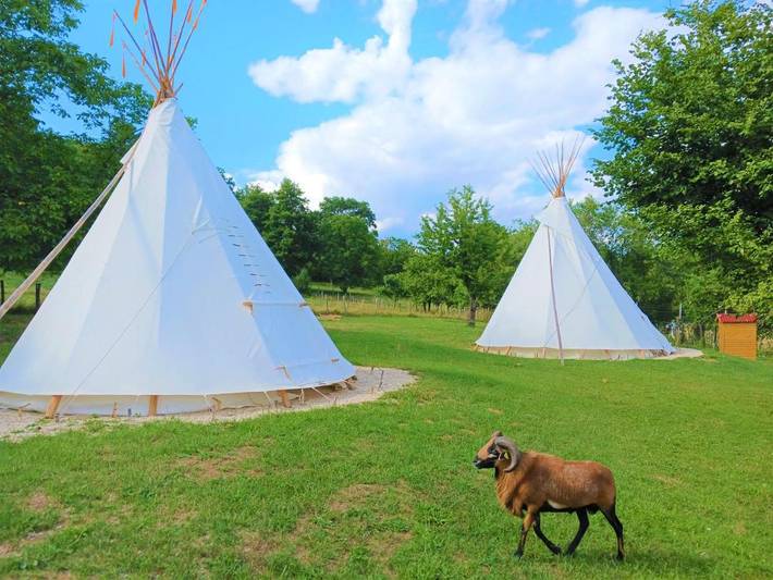 Camping voor 4 personen, with Terras and Tuin as well as Uitzicht in Haute-Marne
