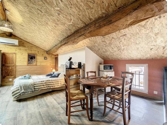 Chambre d’hôte pour 5 personnes, avec piscine et jardin à Sampzon