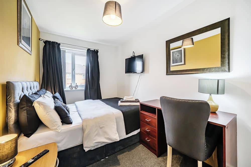 Entire apartment, Apartment Sleeps 10 - Pets, Parking, Ev Charging in Walsall, Birmingham Area