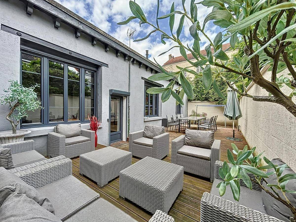 Appartement entier, Loft Terrasse avec Spa proche centre historique in Montluçon, Région de Montluçon
