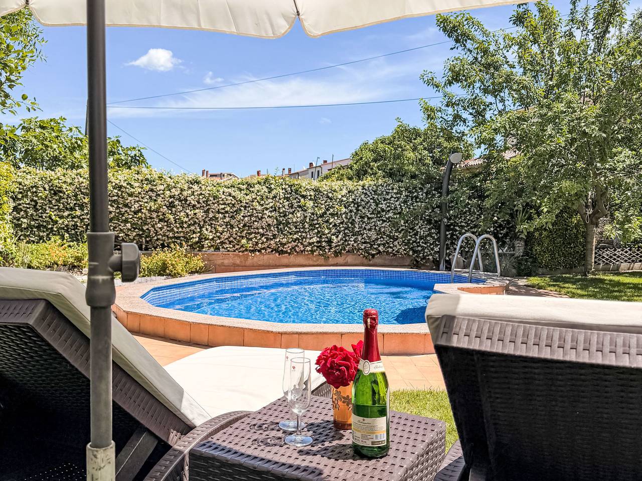 Ganze Wohnung, Ein Apartment im Ferienhaus Zweirosen in Valbandon, Südküste Istrien