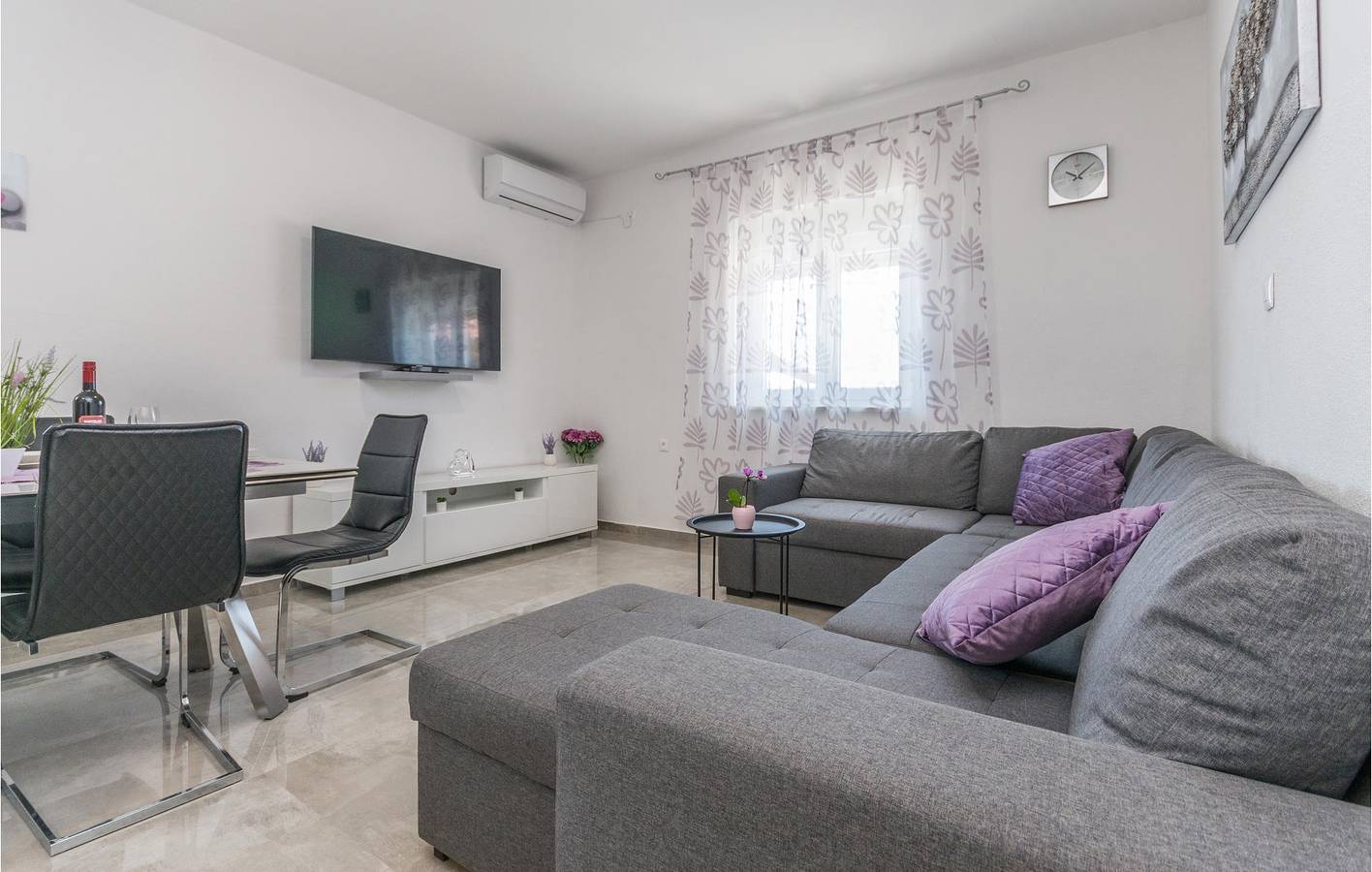 Geheel vakantieappartement, Vakantieappartement voor 6 personen met tuin in Zadar