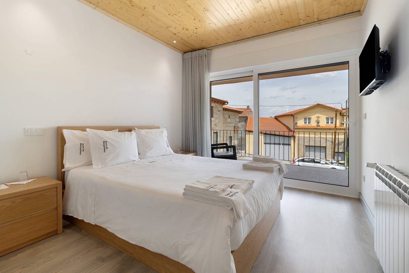 Holiday Bedroom 'Quarto Duplo Canhoteiros' with Mountain View, Wi-Fi and Air Conditioning in Valpaços, Vila Real District