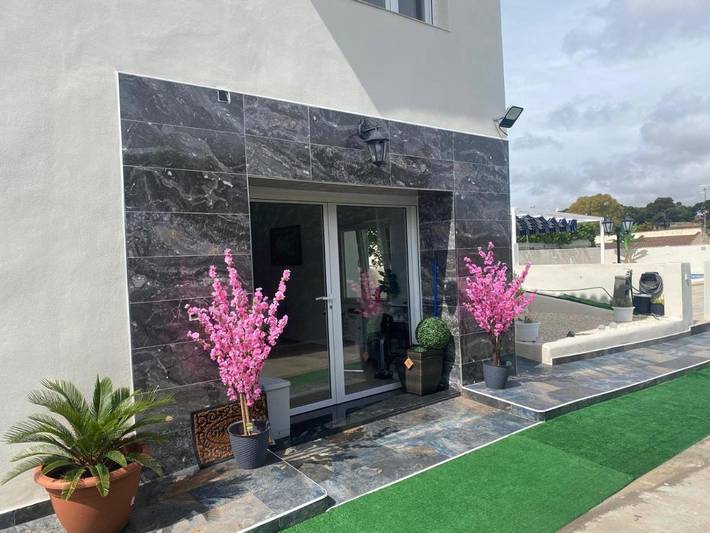 Villa pour 12 personnes, avec jardin et piscine ainsi que vue et balcon à Torrevieja - 4