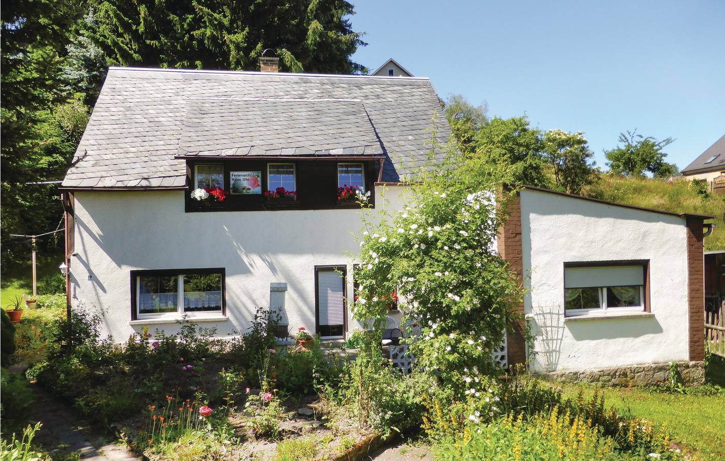 Ganze Ferienwohnung, Appartement am Fluss mit Terrasse und Parkplatz in Stützengrün, Erzgebirge