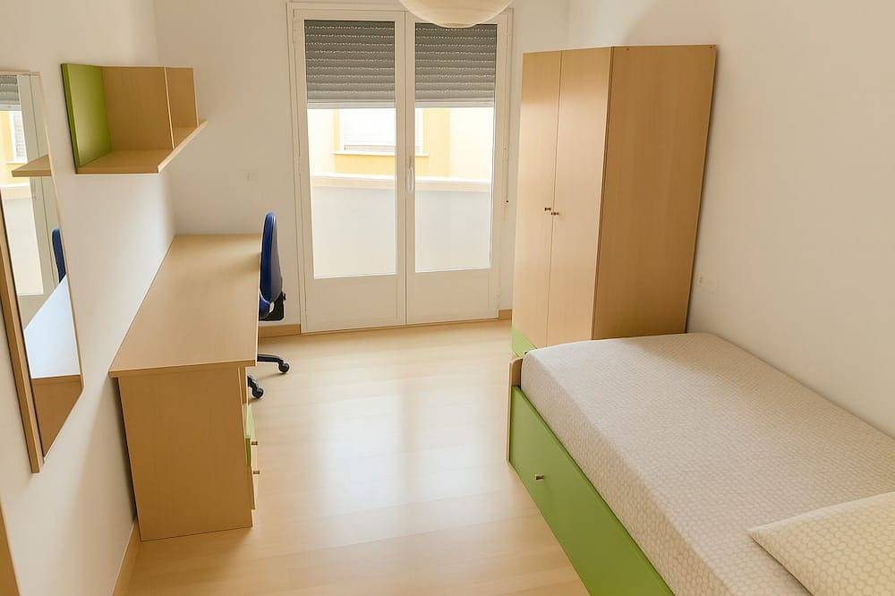 Entire apartment, 3 bedroom apartment in La Roda, Albacete Province