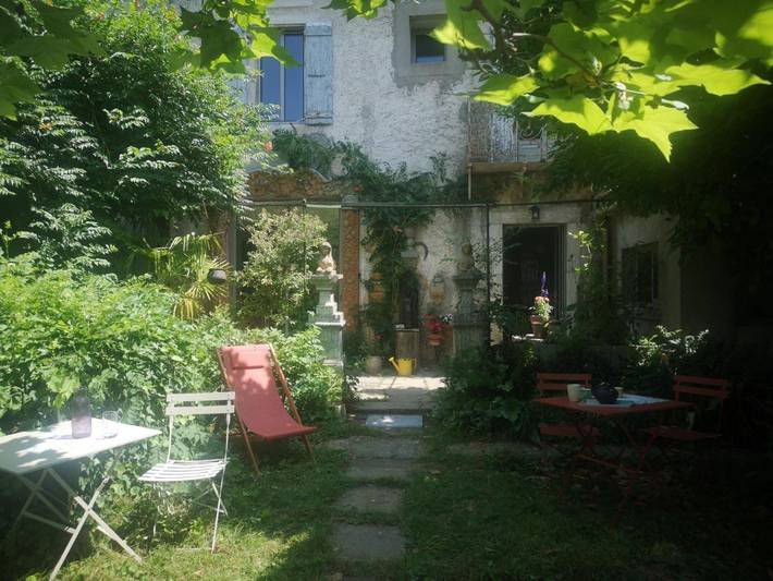 Maison d’hôte pour 2 personnes, avec Terrasse ainsi que Jardin et Vue à Saint-Pons-de-Thomières