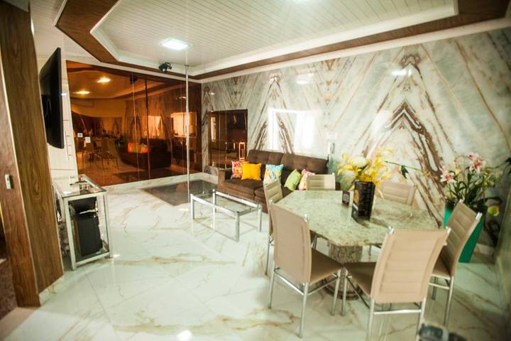 Hôtel pour 8 personnes, avec jacuzzi ainsi que sauna et piscine