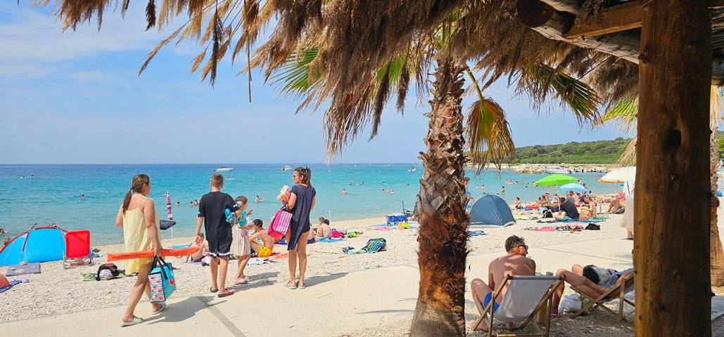 Gîte pour 2 personnes, avec terrasse à Gajac - 2