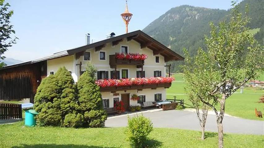 Ferienwohnung für 5 Personen, mit Garten und Balkon