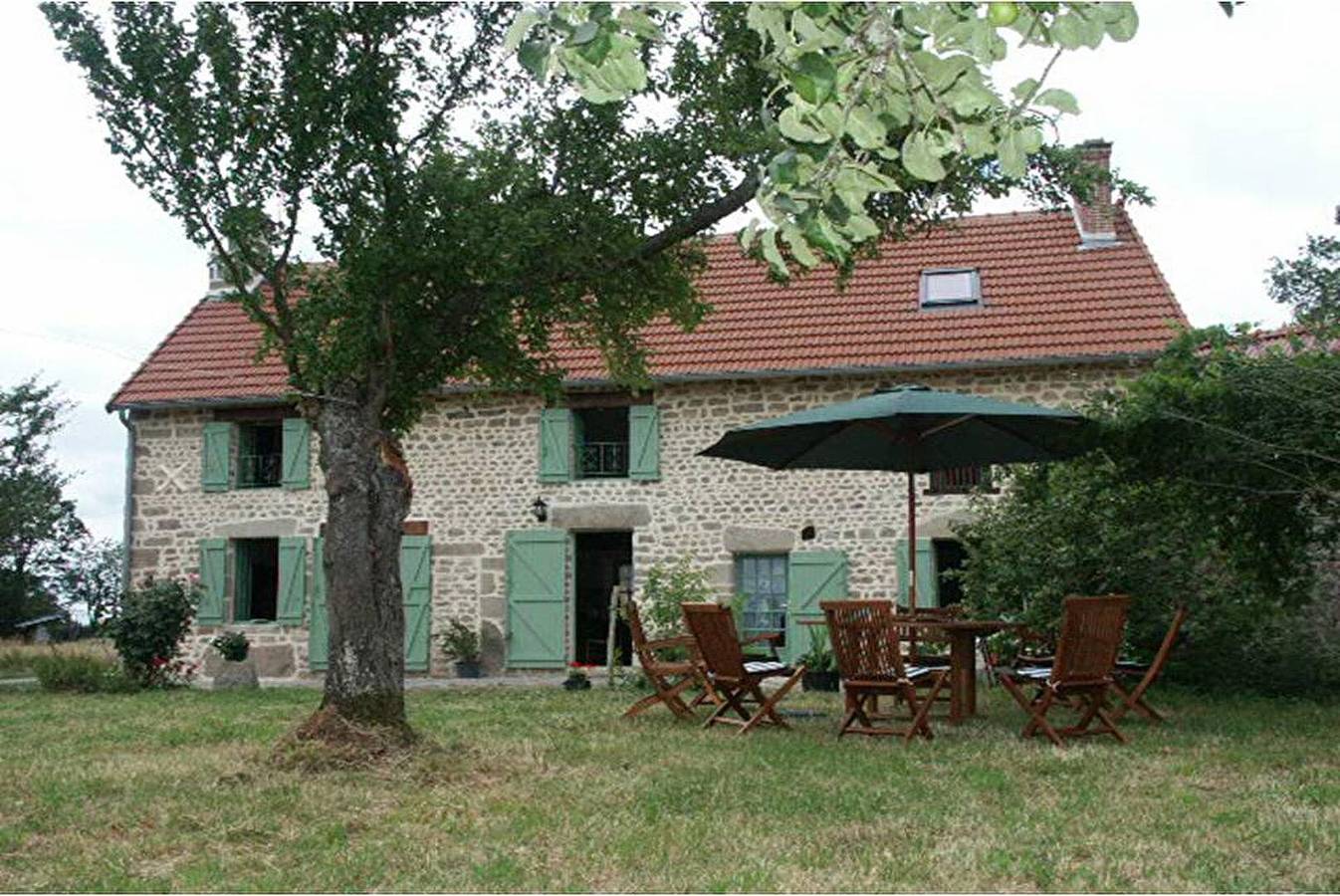Gite Les Volets Verts (23G1091) in Ladapeyre, Région de Guéret