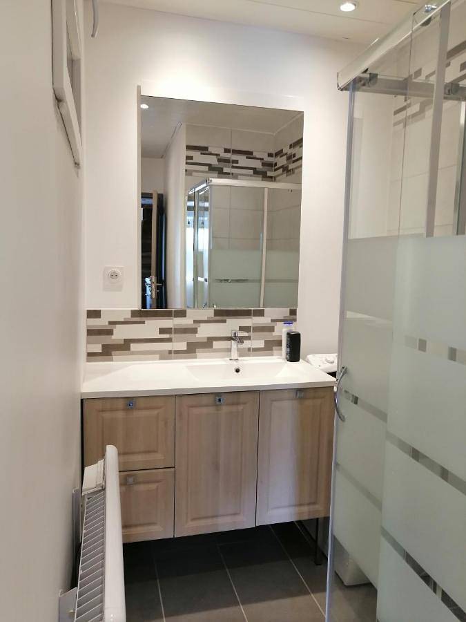 Appartement entier, Two-Bedroom Apartment in Forcalqueiret, Côte méditerranéenne (France)