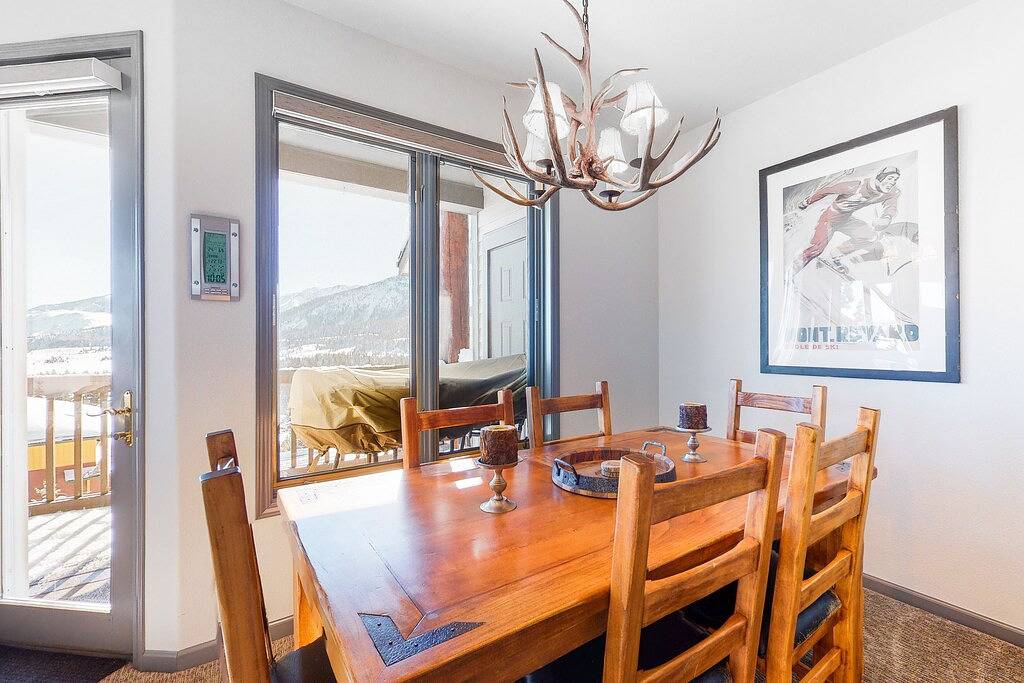 Ganze Wohnung, Gemeinschafts-Whirlpool mit Bergblick und Nähe zu Skipisten und Sommer-Radwegen. in Mammoth Lakes, Mammoth Mountain