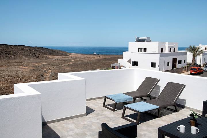 Casa de vacaciones 'Brisa 3' con vistas al mar, Wi-Fi y aire acondicionado in La Santa, Tinajo