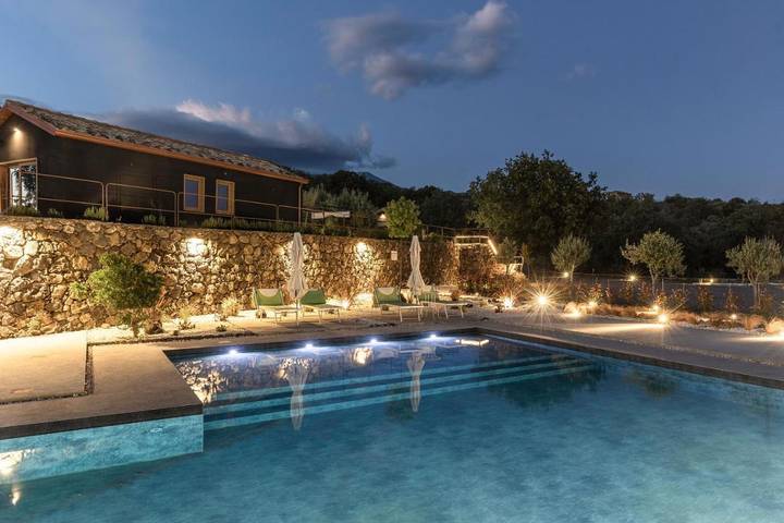 Bungalow per 2 persone, con Balcone e Terrazza nonché Giardino e Piscina sull' Etna