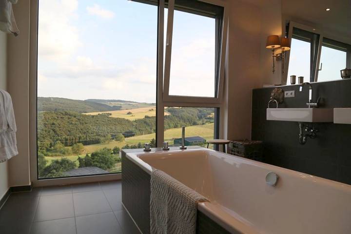 Ferienhaus für 8 Personen, mit Ausblick und Garten sowie Sauna