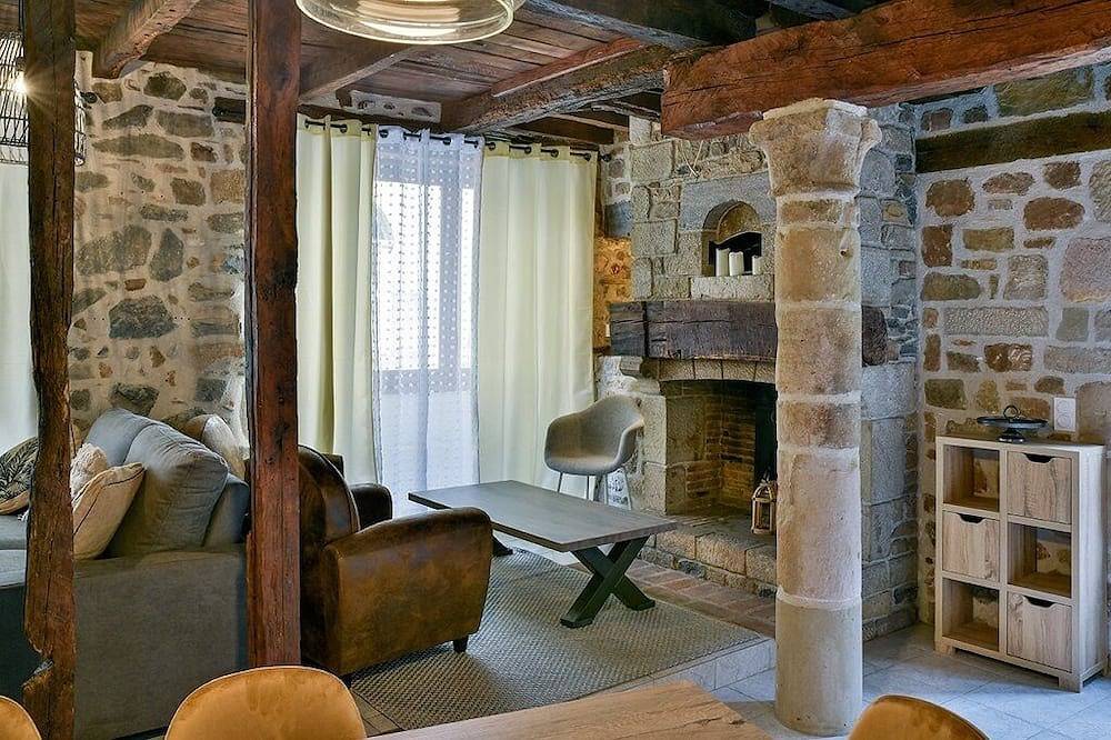 Appartement entier, Logis face à l'abbatiale in Beaulieu-sur-Dordogne, Région de Brive-la-Gaillarde