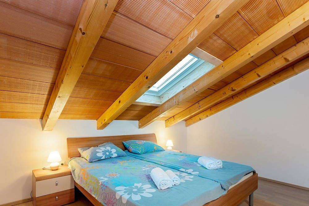 Ganze Wohnung, Ferienwohnung Michelle mit großem beheiztem Pool 50m2 und Meerblick in Nerezine, Lošinj