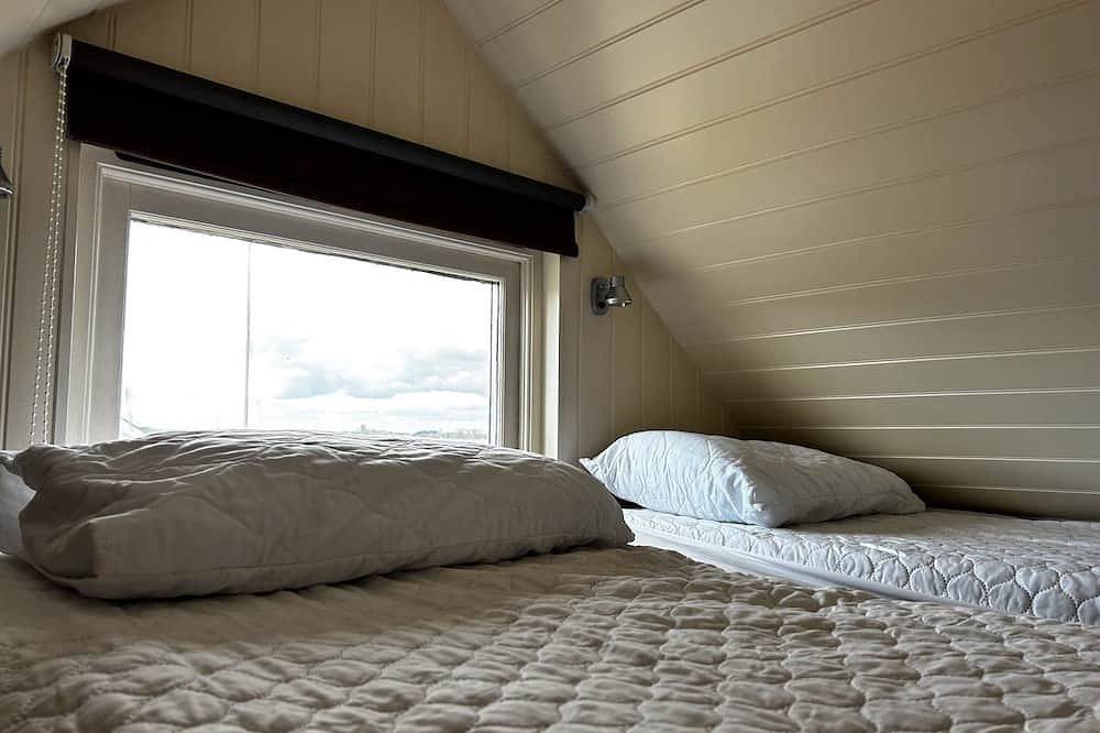 A Beach Hut on the prestigious Mudeford Spit - *** No Booking Fees *** in Christchurch, Dorset