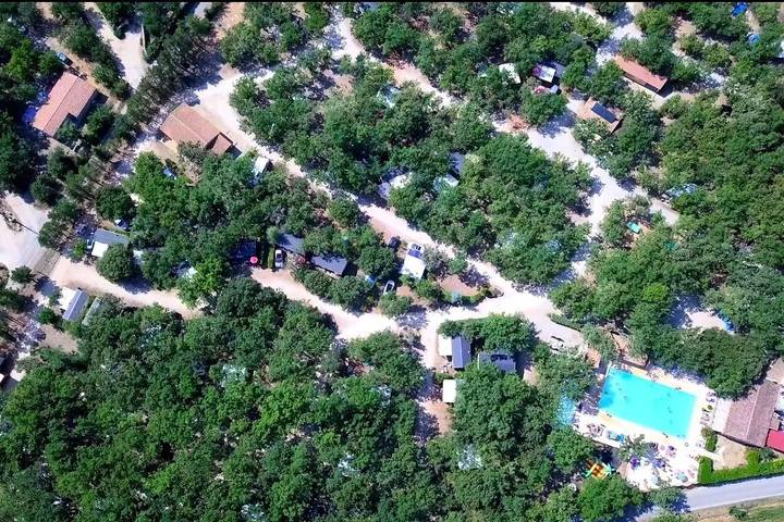 Camping für 5 Personen, mit Terrasse und Pool, mit Haustier in Vaucluse - 2