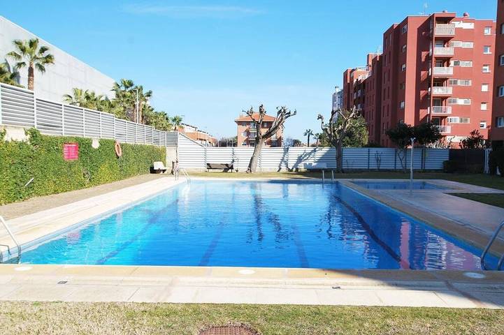 Apartamento de vacaciones para 5 personas, con piscina además de terraza y jardín - 1