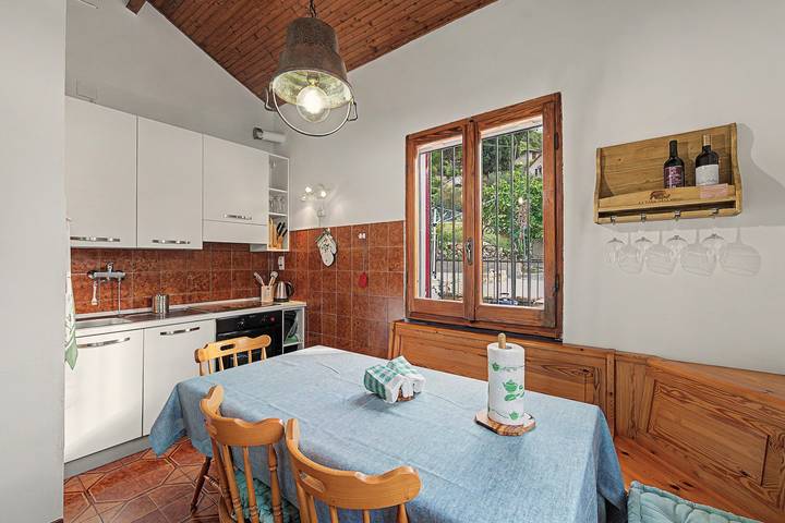 Appartement entier, Appartement 'La Tana Dell'orso' avec vue montagne, terrasse privée et Wi-Fi in Tovo Faraldi, Villa Faraldi