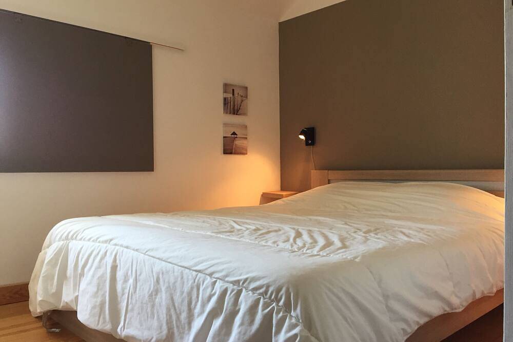Les Givans, gîtes de 60m², piscine chauffée à partir du 15 mai, vue panoramique in Les Vans, Parc national des Cévennes