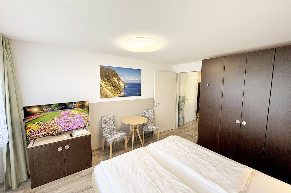 Ganze Wohnung, Wohnung 04 mit Terrasse und Boddenblick - Mr: Haus Inselperle mit Blick auf den in Alt Reddevitz, Mönchgut