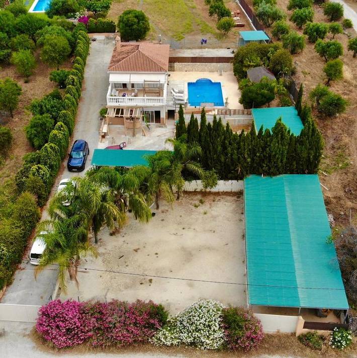 Apartamento para 5 personas, con Terraza y Jardín además de Piscina y Vistas en Monda