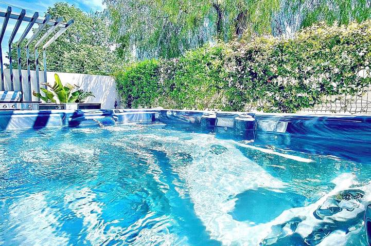 Location de vacances pour 6 personnes, avec terrasse ainsi que jacuzzi et jardin à Solliès-Pont