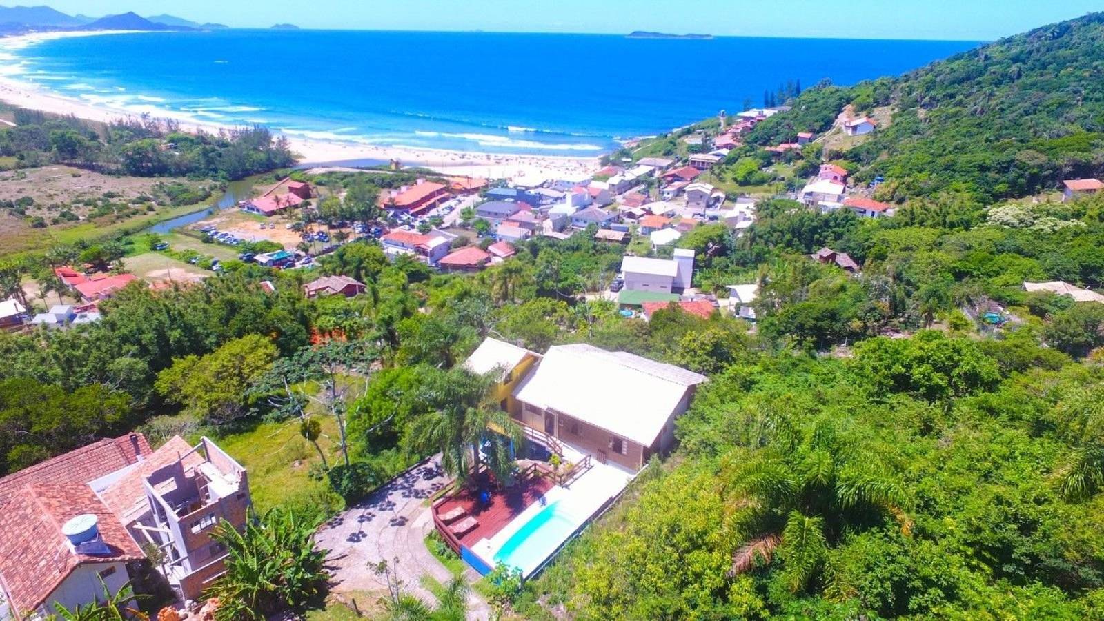 Casa Vista Privilegiada: Piscina e Conforto in Praia da Gamboa, Garopaba