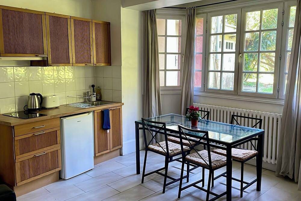 Entire apartment, ★Couples Getaway★30 min drive from Paris★ Bright & Cozy Countryside Flat 1Bd in Le Pecq, Yvelines