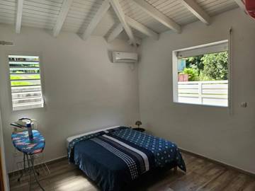 Cottage pour 2 personnes, avec jardin et terrasse à Les Abymes