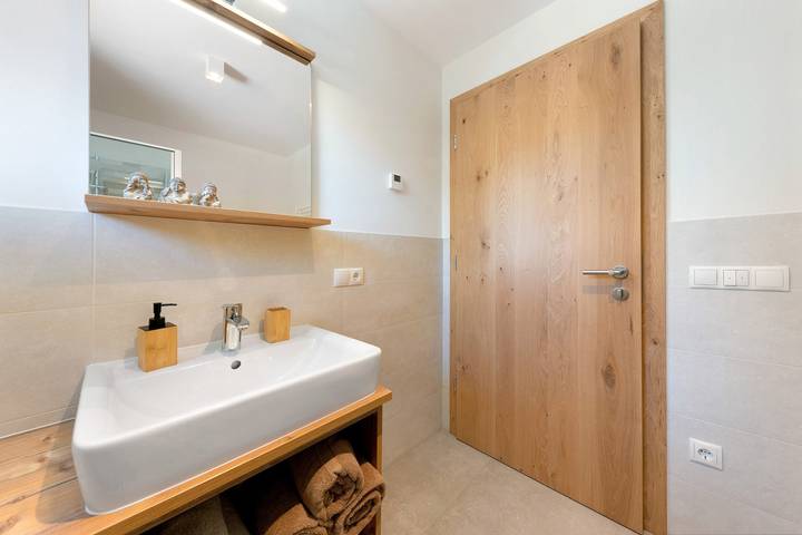 Entire apartment, Töniglerhof "Apartment Abendrot" with Mountain View, Garden & Wi-Fi in Trodena nel Parco Naturale, South Tyrol