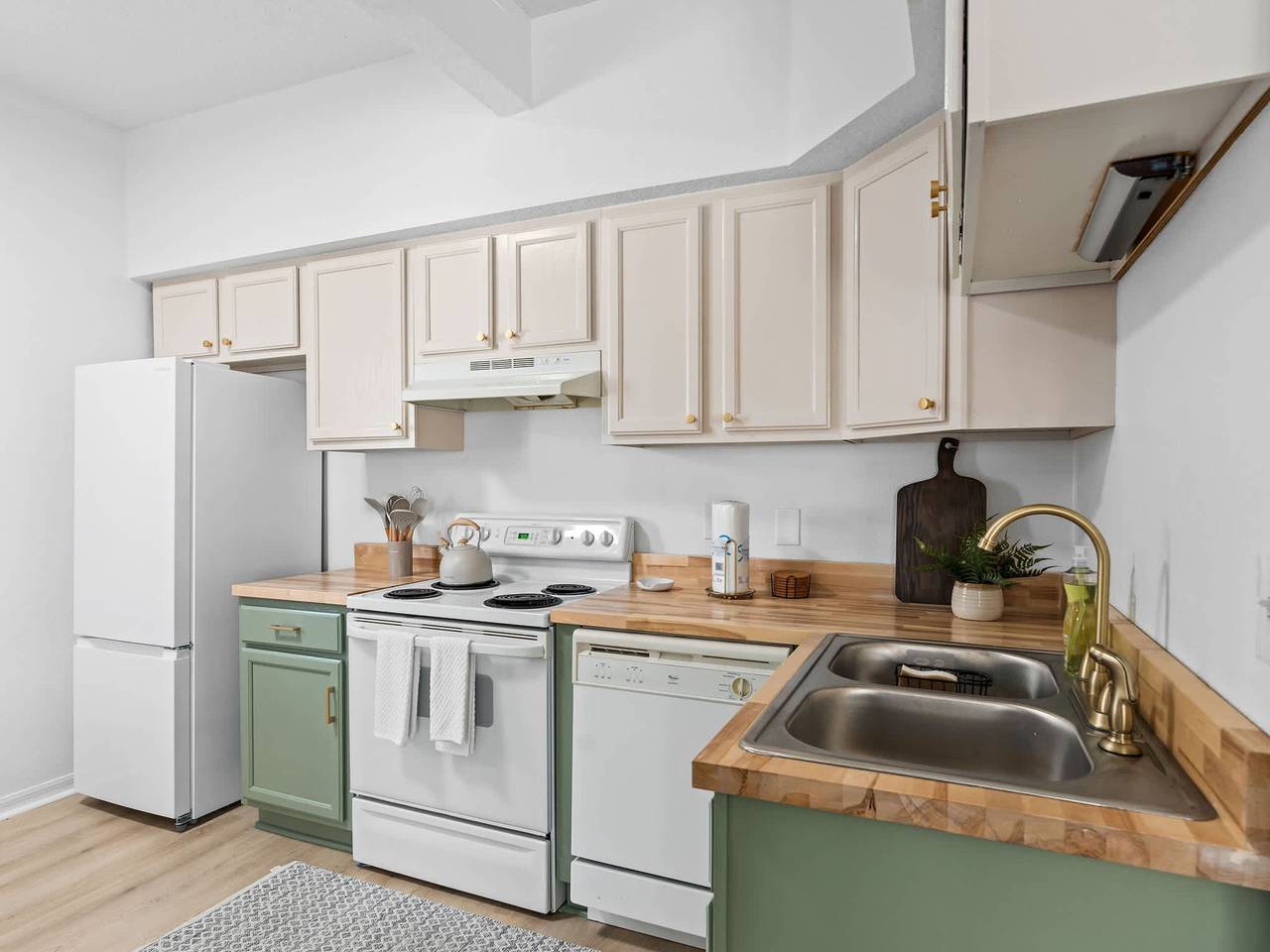 Super Boho- At Lake Toho s Water Sleeps 6 in Kissimmee, Osceola County