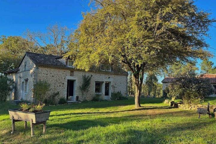 Location de vacances pour 6 personnes, avec jardin à Issac
