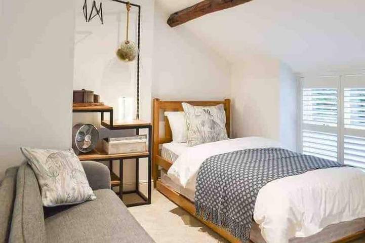 Cosy and characterful cottage in the heart of Kirkby Lonsdale in Kirkby Lonsdale, Yorkshire Dales National Park